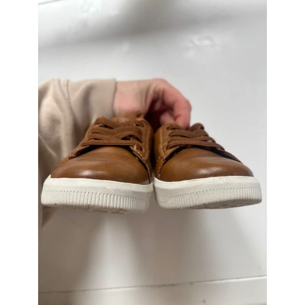 OshKosh Bgosh Kids Size 8 Cognac Brown Faux Leather Low Top Sneakers